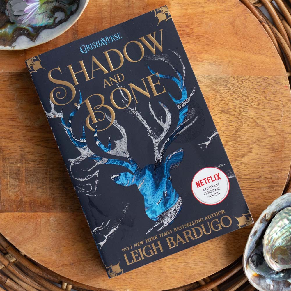 Shadow and Bone - Leigh Bardugo | Pre-loved, Second-Hand Book